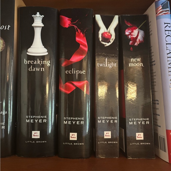 Twilight Series Books 2 Hardcover and 2 paperback - Picture 2 of 10